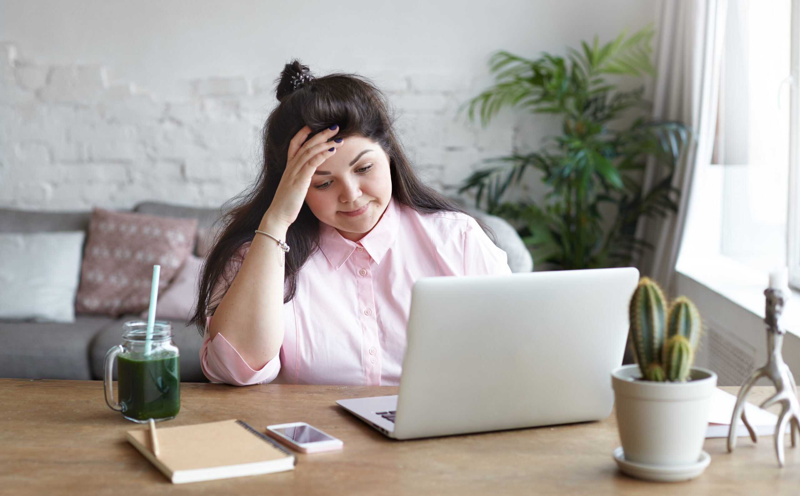 woman on laptop push through tough times in her business