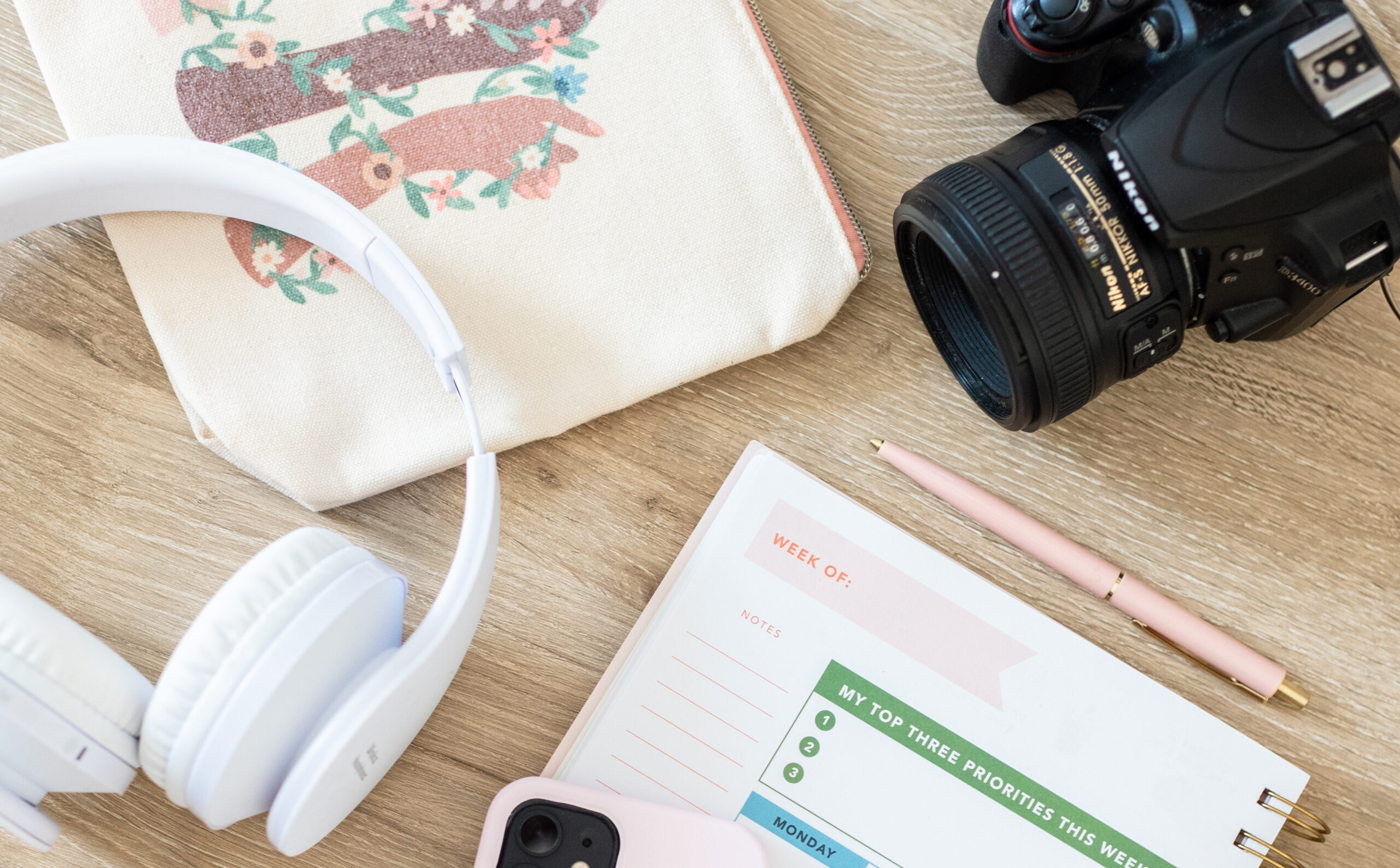 Camera and planner to advertise on the knot